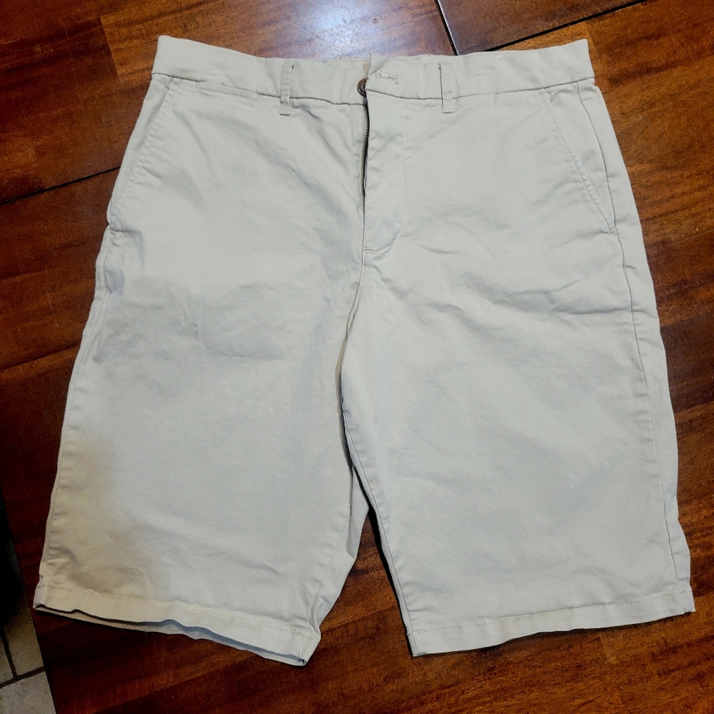 Like New Gap Mens Khaki Shorts